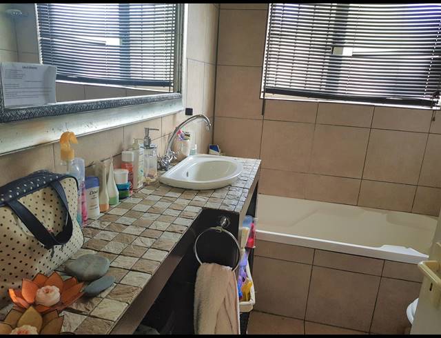2 BEDROOM APARTMENT TO LET IN GLENWOOD